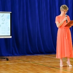 Dyrektor Szkoły - dr Katarzyna Szostak-Król - przemawia do zebranych.