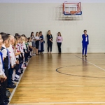 Pani Dyrektor - Katarzyna Szostak-Król - przemawia do uczniów.