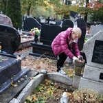 Zapalony znicz przypomina nam o wieczności.jpg