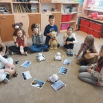 Uczniowie programują Photony_ aby poruszały się w kierunku zdjęć przedstawiających  odnawialne źródła energii 3.jpg