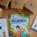 2 z 4 Na ławce leżą materiały do lekcji o zmianach klimatycznych.jpg