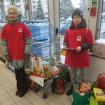 Wolontariusze przyjmujący produkty.jpg