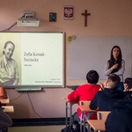 Pracownik IPN opowiada klasie o Zofii Kossak - Szczuckiej.jpg
