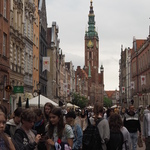 Grupa uczniów na starówce w Gdańsku.JPG
