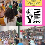 Zdjęcie 1 Kolaż 2 zdjęć. W bibliotece uczniowie kl.1a siedzą na pufach. Mama ucznia czyta im książkę..jpg