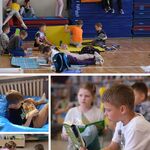 4 z 14 Kolaż 4 zdjęć. Uczniowie czytają książki w sali gimnastcznej_ w bibliotece..jpg