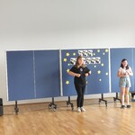 5. dwie dziewczynki tańczą.jpg