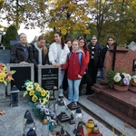 Pamiętamy o zmarłych nauczycielach.jpg