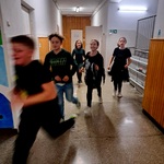 Uczniowie biegną.jpg