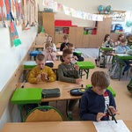 Dzieci grają na flażoletach..jpg