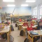 klasa 4 w sali geograficznej.jpg