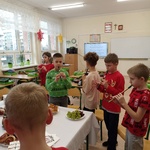 Dzieci grają na flażoletach .jpg