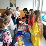 Kupując pączka_ wspieraliśmy głodne dzieci..jpg