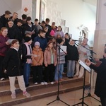 Powiększona schola parafialna.jpg