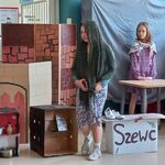 Zdjęcie 10 W bibliotece uczniowie klasy 4b prezentują uczniom klasy 1a przedstawienie pt. Legenda o warszawskim Bazyliszku.jpg