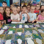 7. Uczniowie klasy 1b prezentują swoje prace..jpg