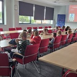 Uczniowie podczas zajęć edukacyjnych.jpg