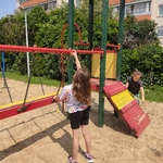 Dziewczynki podczas pomiarów..jpg