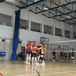 uczennice z klasy 8A - eliminacje do Mistrzostw Polski Młodziczek w piłce siatkowej.jpg