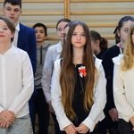 Szkoła do hymnu - uczniowie klasy 6a.jpg