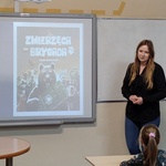 przedstawicielka IPN opowiada o zwierzęcej brygadzie.jpg