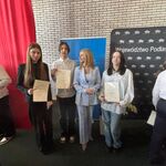 Laureaci Wojewódzkiego Konkursu Języka Angielskiego z Panią wicekurator.jpg