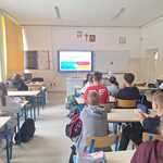 Uczniowie rozwiązują zadania na classpadach.jpg
