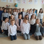 Klasa w galowych strojach.jpg