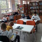 Czytanie w bibliotece (01).jpg