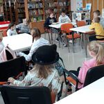 Czytanie w bibliotece (02).jpg