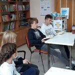 Czytanie w bibliotece (03).jpg