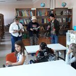 Czytanie w bibliotece (3).jpg